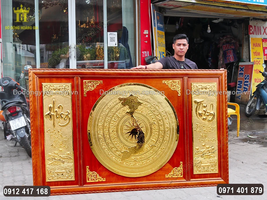 H&igrave;nh ảnh nh&igrave;n nghi&ecirc;ng của bức tranh đồng
